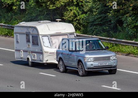 2006 (55) Silver Land Rover TD6 Vogue 2926 cc diesel, cambio automatico a 5 velocità; Clubman Caravan e camper, camper sulle strade della Gran Bretagna, camper per per il tempo libero, vacanze in famiglia, vacanze in caravanette, vacanze in roulotte Touring, la vita su strada, Regno Unito Foto Stock