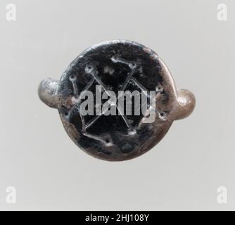 Finger Ring 7th secolo Frankish. Ghiera. Franco. 7th secolo. Argento. Fabbricato a Niederbreisig, Germania. Metallurgia-Argento Foto Stock