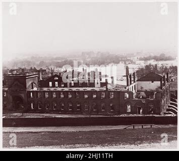 [Rovine dell'Arsenale, Richmond, Virginia, dopo le evacuazioni] 1865 Alexander Gardner americano, scozzese. [Rovine dell'Arsenale, Richmond, Virginia, dopo le evacuazioni] 268017 Foto Stock