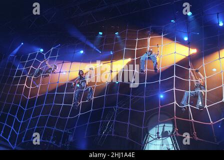 Irish Girl Group B*Witched, Bewitched in concerto alla Wembley Arena di Londra. 30th novembre 1999 Foto Stock