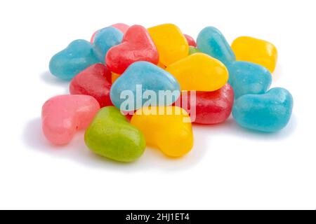Cuori di gelatina multicolore caramelle o dolci yummy isolati sul bianco Foto Stock