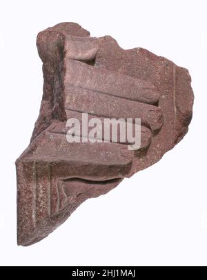 Mano da una statua stelophorous con parte del nome di Horus di Akhenaten (?) circa 1353–1336 a.C. nuovo Regno, periodo Amarna. Mano da una statua stelophorous con parte del nome di Horus di Akhenaten (?) 561644 Foto Stock