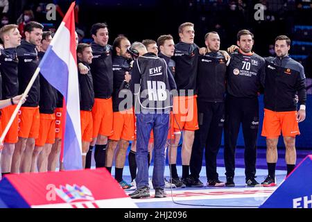 BUDAPEST, UNGHERIA - GENNAIO 26: Team Paesi Bassi durante l'EHF Euro 2022 Men's Main Round Group incontro tra Paesi Bassi e Croazia al MVM Dome il 26 Gennaio 2022 a Budapest, Ungheria (Foto di Henk Seppen/Orange Pictures) Foto Stock