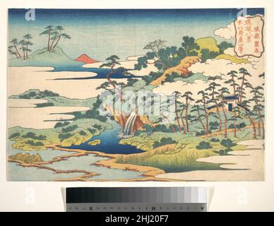 La primavera Sacra a Jōgaku (Jōgaku reisen), dalla serie otto viste delle isole Ryūkyū (Ryūkyū hakkei) ca. 1832 Katsushika Hokusai le stampe giapponesi Hokusai del Ryūkyū furono probabilmente realizzate per commemorare l'arrivo della missione Ryūkyū a Edo nel novembre 1832. Anche se il gazettiere originale che ha ispirato Hokusai era in bianco e nero, la sua serie è in colori squisiti. Possiamo vedere non solo il suo uso di colore per aumentare l'atmosfera esotica delle isole Ryūkyū, ma anche il suo potere fantasioso di rendere le isole aliene familiari con la veste di otto viste. L'artista selezionato con cura reopen Foto Stock