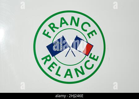 Il logo 'France Relance' alla stazione di Austerlitz, il 12 dicembre 2021 a Parigi, Francia. Foto di Victor Joly/ABACAPRESS.COM Foto Stock