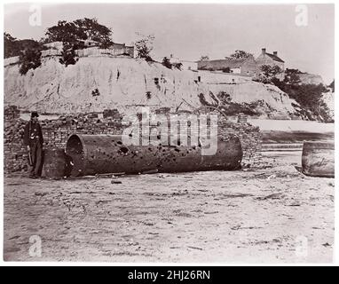 Smokestack della RAM confederata Merrimac a Richmond/resti di RAM Ironclad 'Virginia #2', Aprile 1865 1865 Alexander Gardner American, Scottish. Smokestack di RAM confederata Merrimac a Richmond/resti di RAM Ironclad 'Virginia #2', aprile 1865 268012 Foto Stock