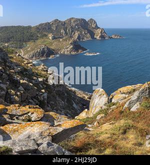 Vista aerea del paesaggio mozzafiato nel Parco Naturale delle Isole Cies, Galizia, Spagna Foto Stock