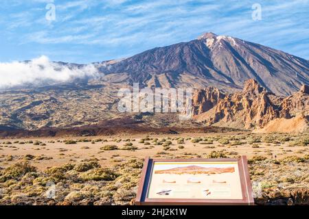 Splendida vista sulla montagna più alta della Spagna, El Teide, il parco nazionale del Teide, Tenerife, Isole Canarie, Spagna Foto Stock