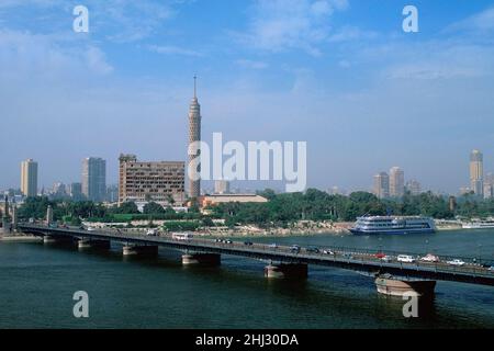 Il fiume Nilo e la Torre del Cairo, il Cairo, Egitto Foto Stock