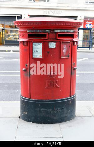 Royal Mail Letterbox a Londra, Inghilterra, Regno Unito Foto Stock