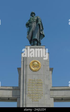 Soviet Memorial, Strasse des 17. Juni, Tiergarten, Mitte, Berlino, Germania Foto Stock