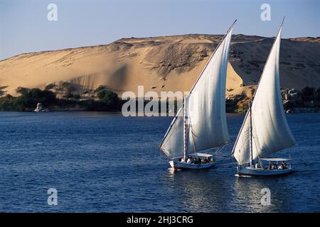 Feluka Barche sul Nilo Aswan, Egitto Foto Stock