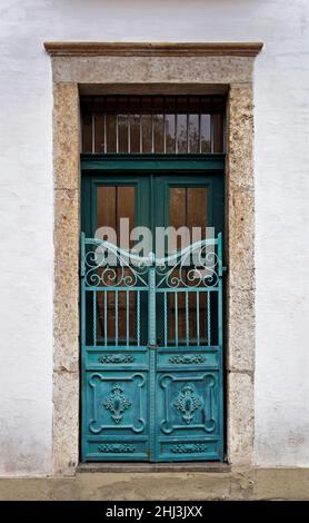 Griglia ornamentale metallica sul cancello, Rio Foto Stock