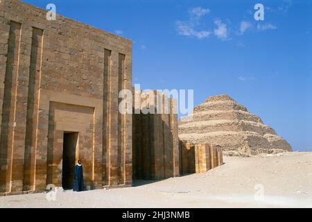 La piramide a gradoni di Djoser Saqqarah, Egitto Foto Stock