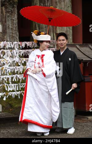 Nikko, Giappone - 29th giugno 2019: Tradizionale matrimonio giapponese nel famoso santuario shinto 'Futarasan Jinja' a Nikko, Giappone. Foto Stock