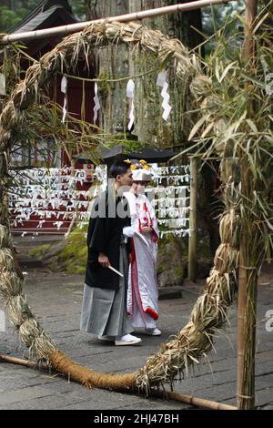 Nikko, Giappone - 29th giugno 2019: Tradizionale matrimonio giapponese nel famoso santuario shinto 'Futarasan Jinja' a Nikko, Giappone. Foto Stock