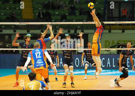 Monza, Italia. 26th Jan 2022. (Vero Volley Monza) durante il Vero Volley Monza vs Allianz Milano, Volley Campionato Italiano Serie A Men Superleague a Monza, Italia, Gennaio 26 2022 Credit: Agenzia indipendente di Foto/Alamy Live News Foto Stock