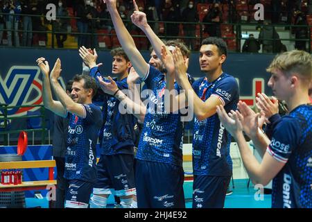 Monza, Italia. 26th Jan, 2022. I vincitori: Allianz Powervolley Milano durante il Vero Volley Monza vs Allianz Milano, Volley Campionato Italiano Serie A Men Superleague a Monza, Italia, Gennaio 26 2022 Credit: Independent Photo Agency/Alamy Live News Foto Stock