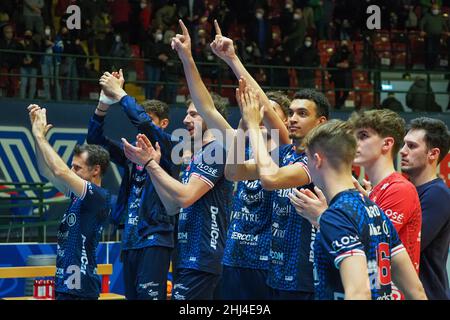 Monza, Italia. 26th Jan, 2022. I vincitori: Allianz Powervolley Milano durante il Vero Volley Monza vs Allianz Milano, Volley Campionato Italiano Serie A Men Superleague a Monza, Italia, Gennaio 26 2022 Credit: Independent Photo Agency/Alamy Live News Foto Stock