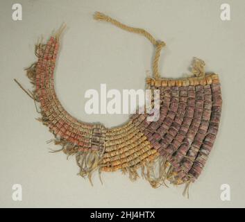 Collar of Shell Beads 11th–fine 15th secolo Chimú o Chancay. Colletto di conchiglie 309254 Foto Stock