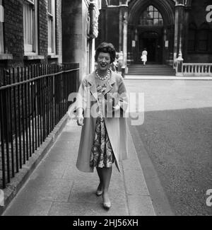 La sig.ra Pamela Berry, che ha vinto il suo appello contro la British Transport Commision per un'azione che è stata ascoltata qualche tempo fa presso la High Court. 23rd giugno 1961. Foto Stock