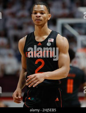 Blacksburg, Virginia, Stati Uniti. 26th Jan 2022. Miami (Fl) Hurricanes guardia Isaiah Wong (2) in campo durante la partita di pallacanestro NCAA tra gli uragani di Miami e i Virginia Tech Hokies al Cassell Coliseum di Blacksburg, Virginia. Greg Atkins/CSM/Alamy Live News Foto Stock