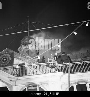 Fuoco a Southend Pier Pavilion, Southend on Sea, Essex. 7th ottobre 1959. Foto Stock