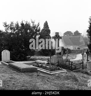 St Martin's Church a Bladon, Oxfordshire. Luogo di sepoltura dei membri della famiglia Churchill, tra cui Lord Randolph Henry Spencer-Churchill (nella foto). 20th gennaio 1961. Foto Stock