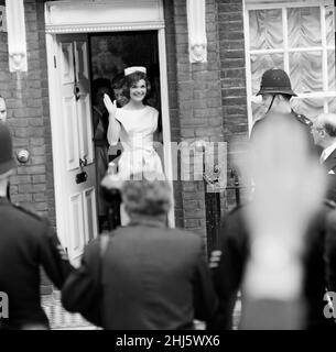 Secondo giorno della visita privata a Londra del presidente americano John F. Kennedy e della First Lady Jacqueline Kennedy per la cerimonia di battesimo della nipote Anna Christina Radziwill, tenutasi all'Abbazia di Westminster. Foto scattata il 5th giugno 1961. Foto Stock