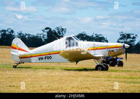 Modificato Piper PA-25-235/A1 Pawnee Glider Tow Plane al Lake Keepit Soaring Club Gunnedah Australia. Foto Stock