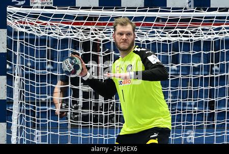 Bratislava, Slovacchia. 23rd Jan 2022. Pallamano: Campionato europeo, Germania - Svezia, turno principale, Gruppo 2, giornata 3. Johannes Bitter, portiere della Germania. Credit: Marijan Murat/dpa/Alamy Live News Foto Stock