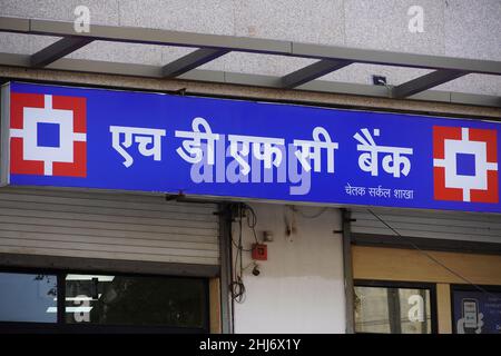 HDFC Bank, la più grande banca del settore privato dell'India basata sui beni.- Udaipur India: Maggio 2021 9YU Foto Stock