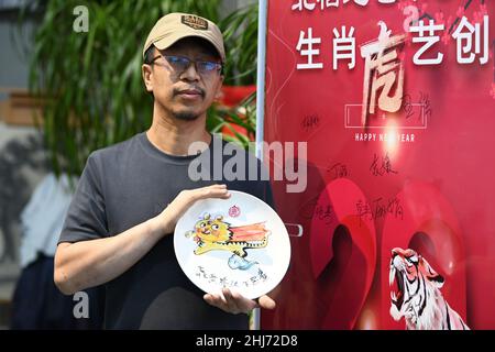 Yakeshi, Yakeshi, Cina. 27th Jan 2022. Il 24 gennaio 2022, gli artisti Yakeshi nella Mongolia interna crearono opere d'arte con elementi tigre per celebrare il Festival di Primavera dell'anno della tigre. (Credit Image: © SIPA Asia via ZUMA Press Wire) Foto Stock