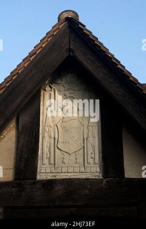 Dettagli del passaggio esterno, Holy Trinity e St. Mary`s Church, Dodford, Worcestershire, Inghilterra, Regno Unito Foto Stock