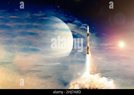 Razzi lanciano nello spazio sul cielo stellato. Il razzo inizia nello spazio Concept.Elements di questa immagine fornita dalla NASA Foto Stock