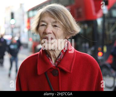 Oldie of the Year premia a Simpsons in the Strand.2017 Pic mostra: L'attrice Glenda Jackson e l'ex MP Pic del lavoro di Gavin Rodgers/pixel 8000 Ltd Foto Stock