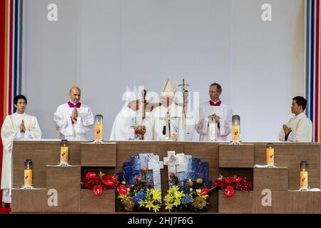 17 ago 2014 - Haemi, Corea del Sud : Papa Francesco partecipa con la cerimonia di chiusura del suo evento durante la Giornata dei giovani asiatici al castello di Haemi, Corea del Sud. Papa Francesco conclude lunedì la sua visita di cinque giorni in Corea del Sud con una Messa per la pace e la riconciliazione. Foto Stock