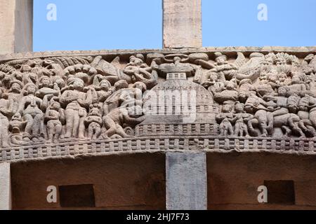 Primo Sermone a Isipatana, porta Ovest di Stupa n. 1 a Sanchi, Madhya Pradesh, India. Foto Stock