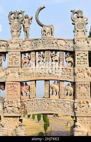 Stupa n. 1, North Gateway. Vista posteriore degli architravi. Chiusura a sinistra. Il Grande Stupa, Sito Patrimonio Mondiale dell'Umanita', Sanchi, Madhya Pradesh, India. Foto Stock