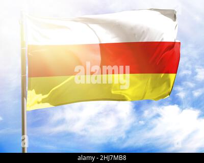 Flagpole con bandiera dell'Ossezia del Nord. Foto Stock