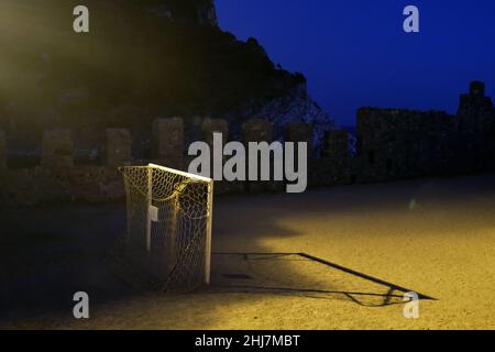Piccolo gol di calcio con ombra a Porto Venere. Foto Stock