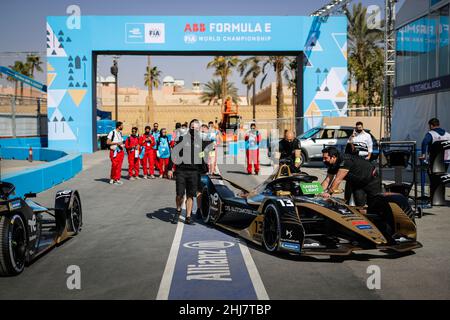 Riyadh, Arabia Saudita. 27th Jan 2022. DS Techeetach, DS e-Tense FE21, durante l'ePrix di Diriyah 2022, 1st e 2nd round del Campionato del mondo di Formula e 2022, sul circuito di Riyadh Street dal 28 al 30 gennaio, a Riyadh, Arabia Saudita - Foto Antonin Vincent / DPPI Credit: DPPI Media/Alamy Live News Credit: DPPI Media/Alamy Live News Foto Stock