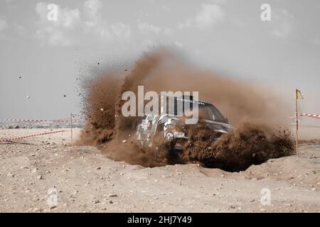 Mandria, Paphos District, Cipro - 11 novembre 2018: Mitsubishi Lancer EVO 9 che si muove su pista sterrata durante Pafo Auto Rally Sprint Foto Stock