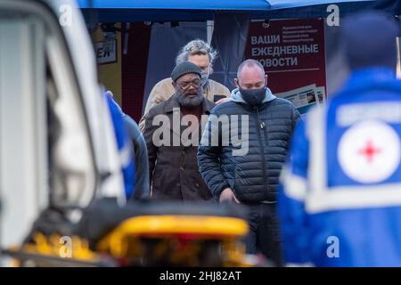 Halifax, Regno Unito. 27th Jan 2022. Samuel L Jackson lascia il film ambientato a Piece Hall, Halifax, Regno Unito, il 1/27/2022. (Foto di James Heaton/News Images/Sipa USA) Credit: Sipa USA/Alamy Live News Foto Stock