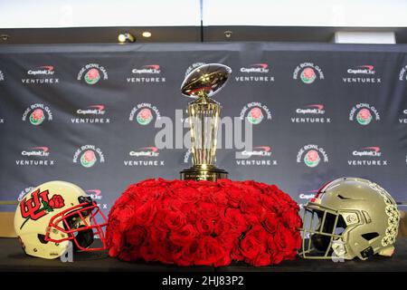 Vista dettagliata del Trofeo Leishman durante una conferenza stampa prima del Rose Bowl Game, venerdì 31 dicembre 2021, a Los Angeles. (Dylan Stewart/Imag Foto Stock