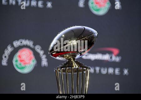 Vista dettagliata del Trofeo Leishman durante una conferenza stampa prima del Rose Bowl Game, venerdì 31 dicembre 2021, a Los Angeles. (Dylan Stewart/Imag Foto Stock