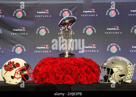 Vista dettagliata del Trofeo Leishman durante una conferenza stampa prima del Rose Bowl Game, venerdì 31 dicembre 2021, a Los Angeles. (Dylan Stewart/Imag Foto Stock