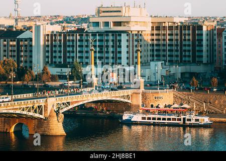 Ponte Cech Svatopluk o Ponte Cech a Praga, Repubblica Ceca Foto Stock