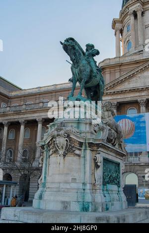 Statua del Principe Eugenio di Savoia al Castello di Buda a Budapest, Ungheria Foto Stock