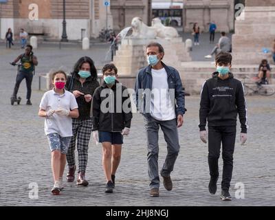 Italia, Roma, 09 maggio, 2020 : emergenza Coronavirus, riapertura, giorno 6 della seconda fase dell'emergenza Covid-19 a Roma. La gente gode una giornata fuori in P. Foto Stock